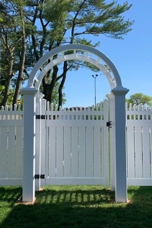 Black Iron & White Vinyl Privacy Fence - Utah County • Vinyl